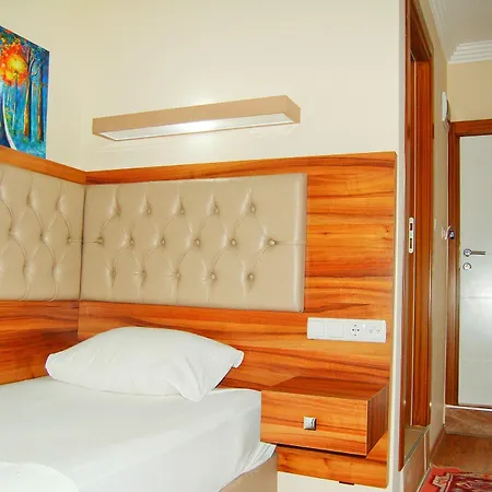 Twenty Hotel 2*