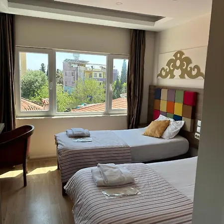 Hotel Twenty 2*